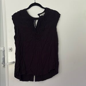 Chic Black Sleeveless Blouse